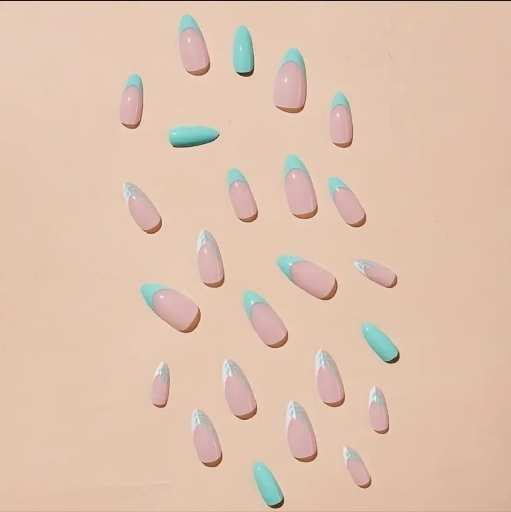 24 Pieces Fake Press On Nails